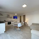 Nyaraló House *