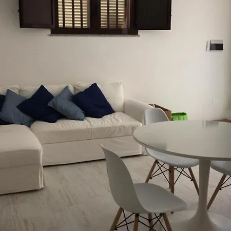 House Nyaraló Tanaunella