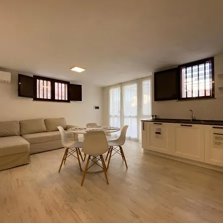 Nyaraló House